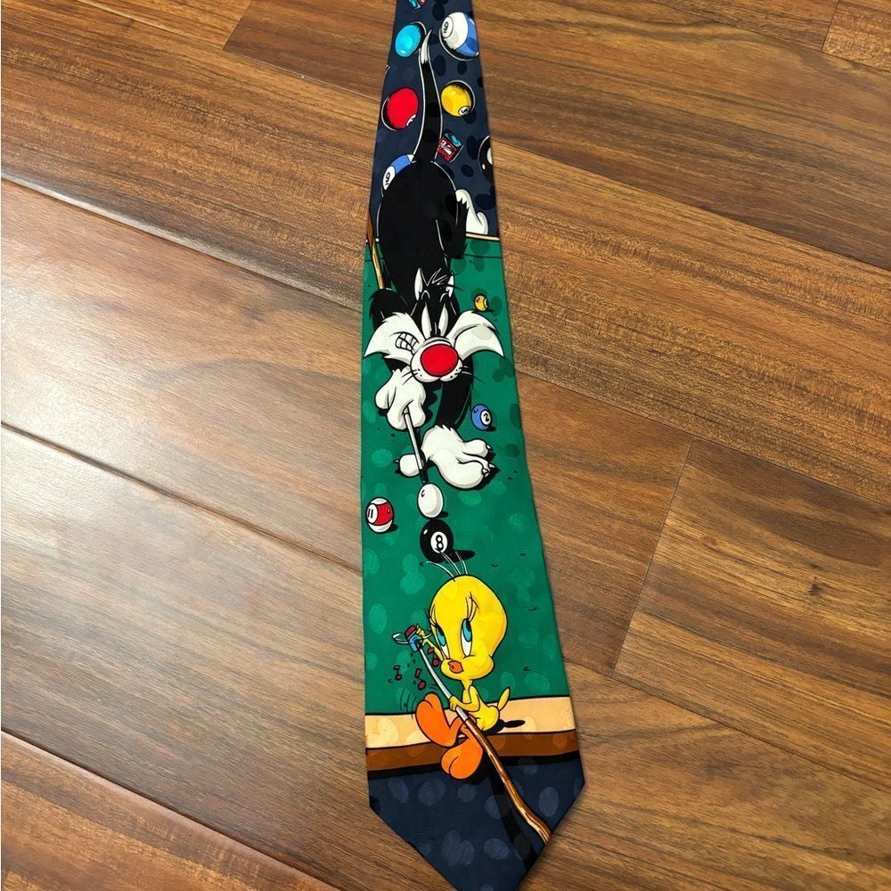 Looney Tunes Mania vintage 1993 Tweety Bird Sylvester Pool 100% silk neck tie